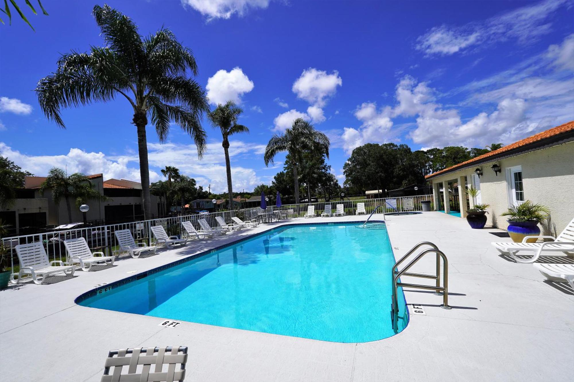 Florida Condos On Lake Tarpon Palm Harbor Exterior photo